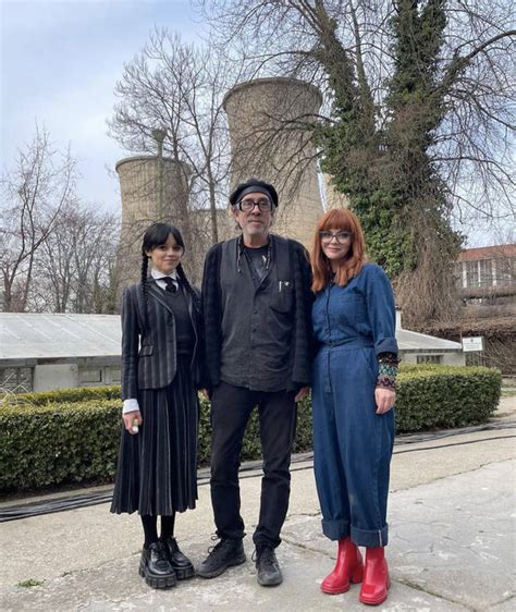 Christina Ricci standing with Jenna Ortega and Tim Burton during the production of Wednesday.